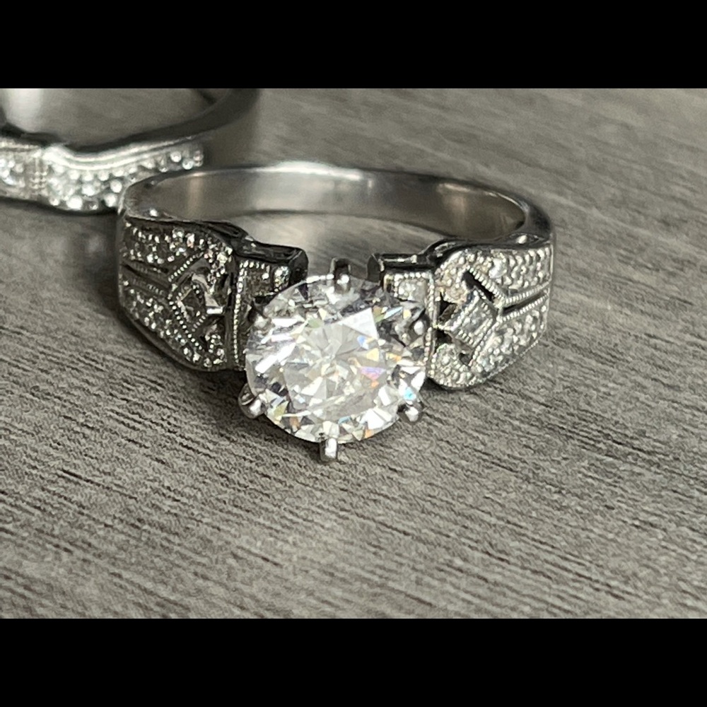 2.01 ct center! 3.01 ct diamond wedding set